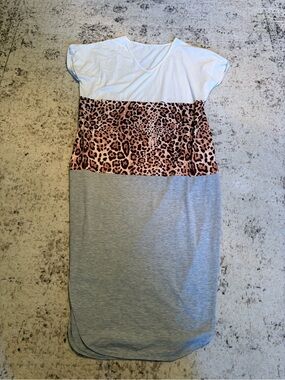 SHEIN Gray and White Soft Knit Top
